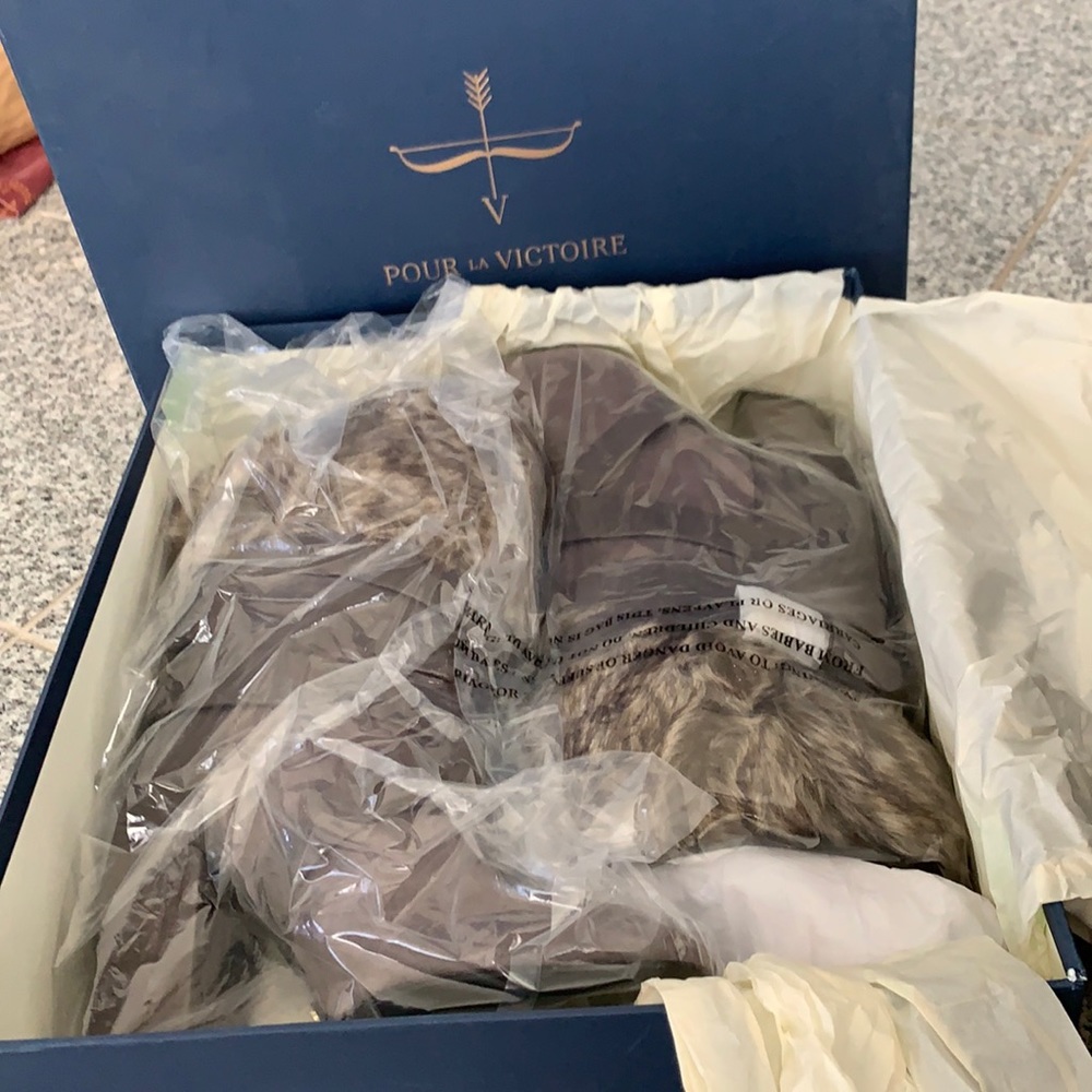 Pour la Victoire Boot brand new w box & dust bag